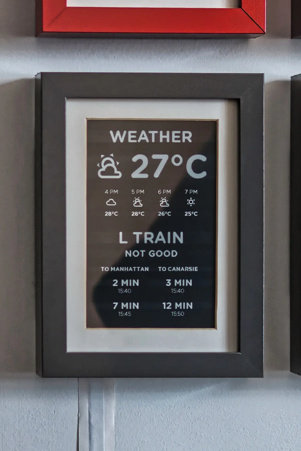A close view of the author’s dashboard shows the large weather symbols and compact room information.