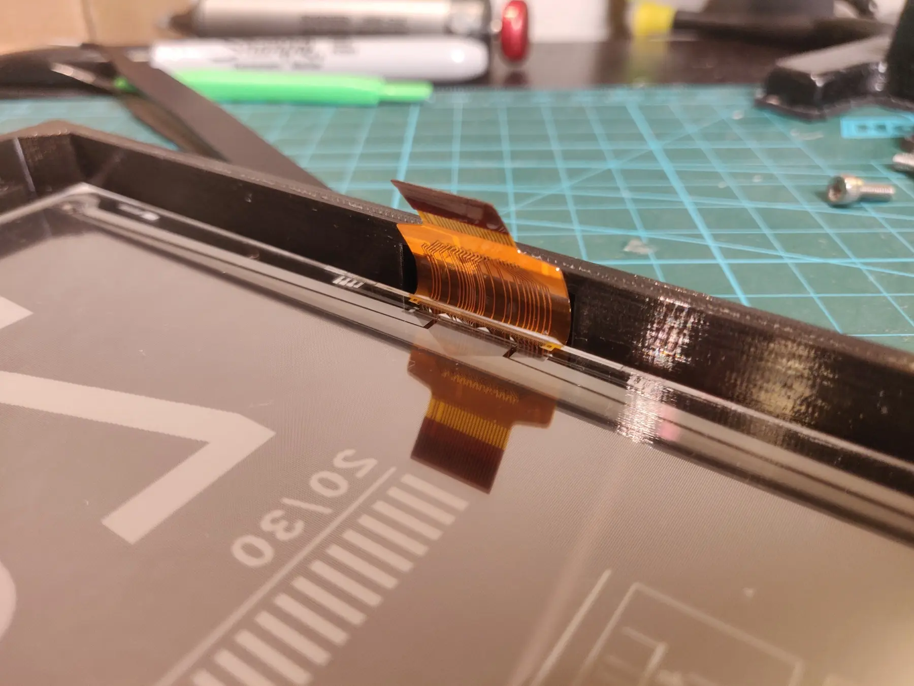 A close view of the original ribbon-cable arrangement. Follow the upstream model-specific assembly instructions.