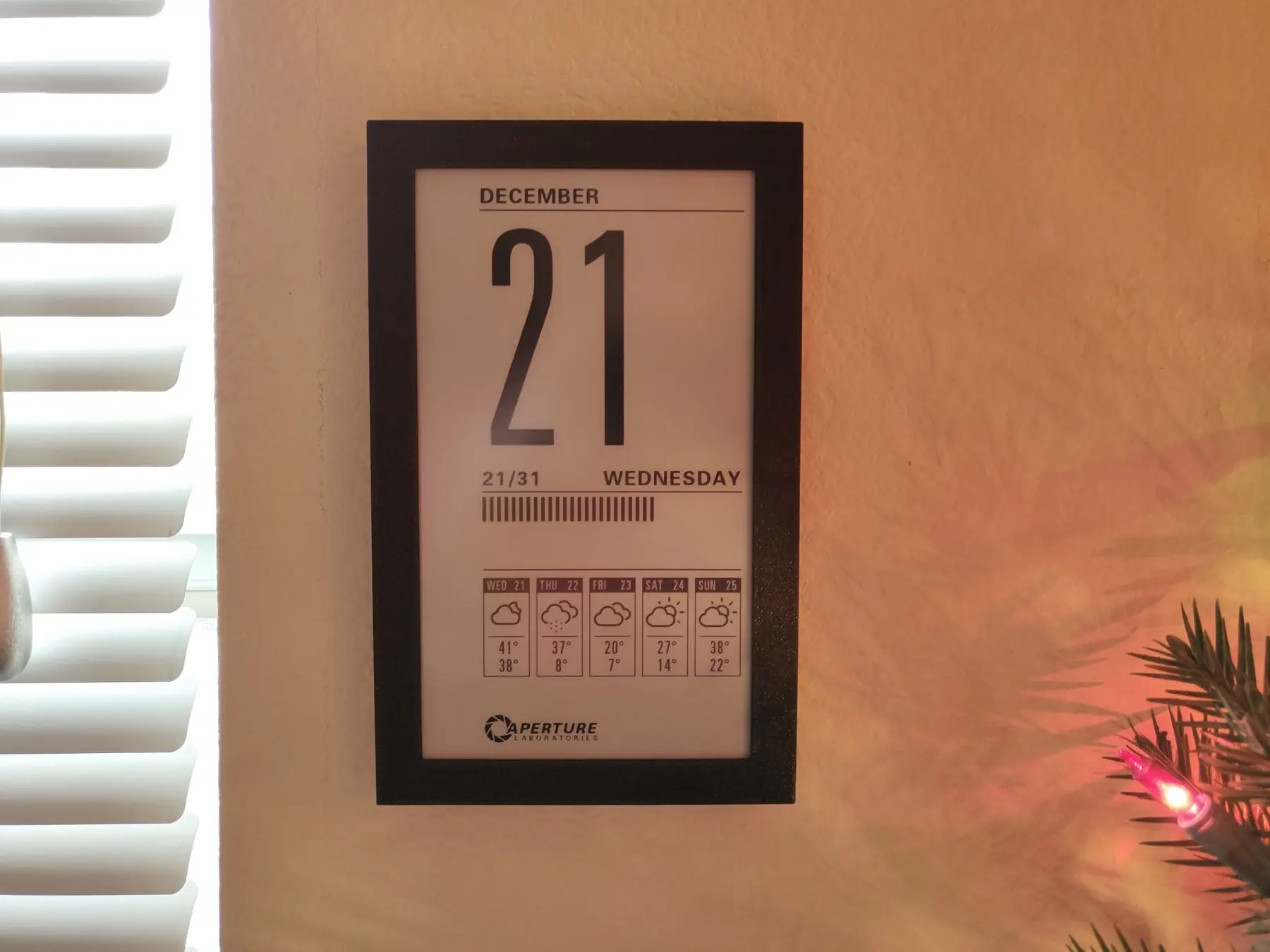 A second original view of the calendar’s final presentation.